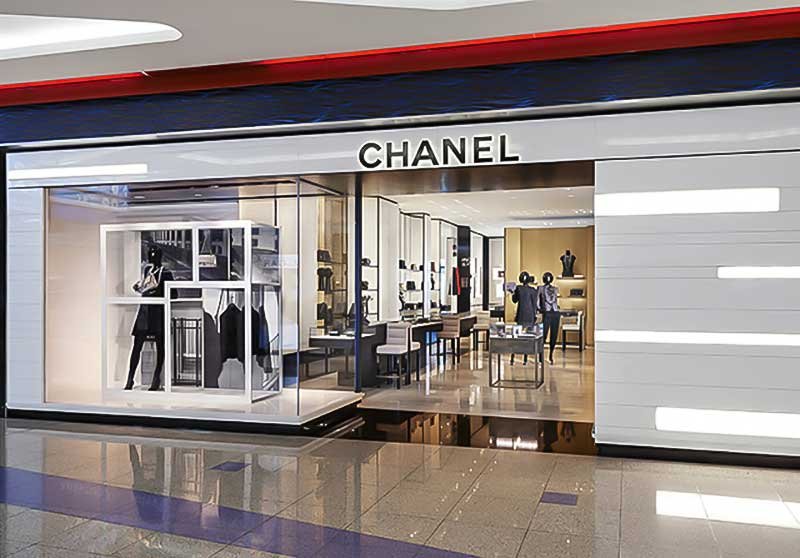 Chanel dubai. Баленсиага Дубай. Магазин Баленсиага в Дубае. Cartier Dubai Airport.