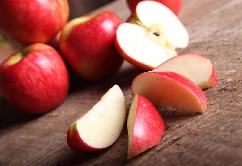 what human foods can puppies eat: apple