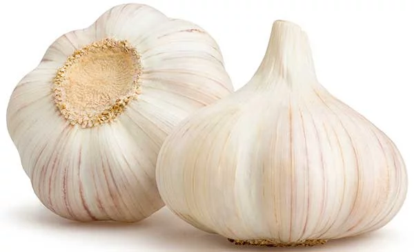 6 Foods to reduce post nasal drip: Garlic