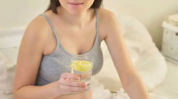 The benefits of hot lemon water before bed